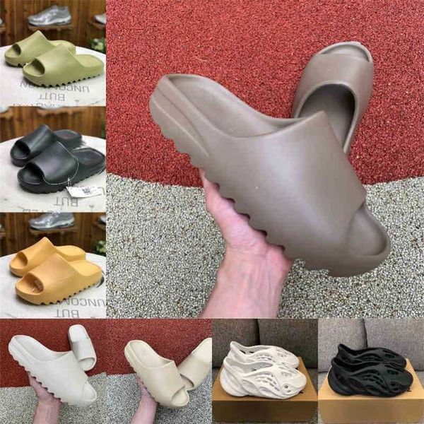 2022 fashion kanyes slippers yeesys slides foam runners west desert sand triple bone white shoes resin solid slide sandal women mens slipper, Black